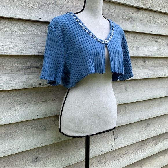 Vintage 90s Blue Solid Print Floral Crochet V-Neck Ribbed Short Sleeve Crop Top - Picture 2 of 16